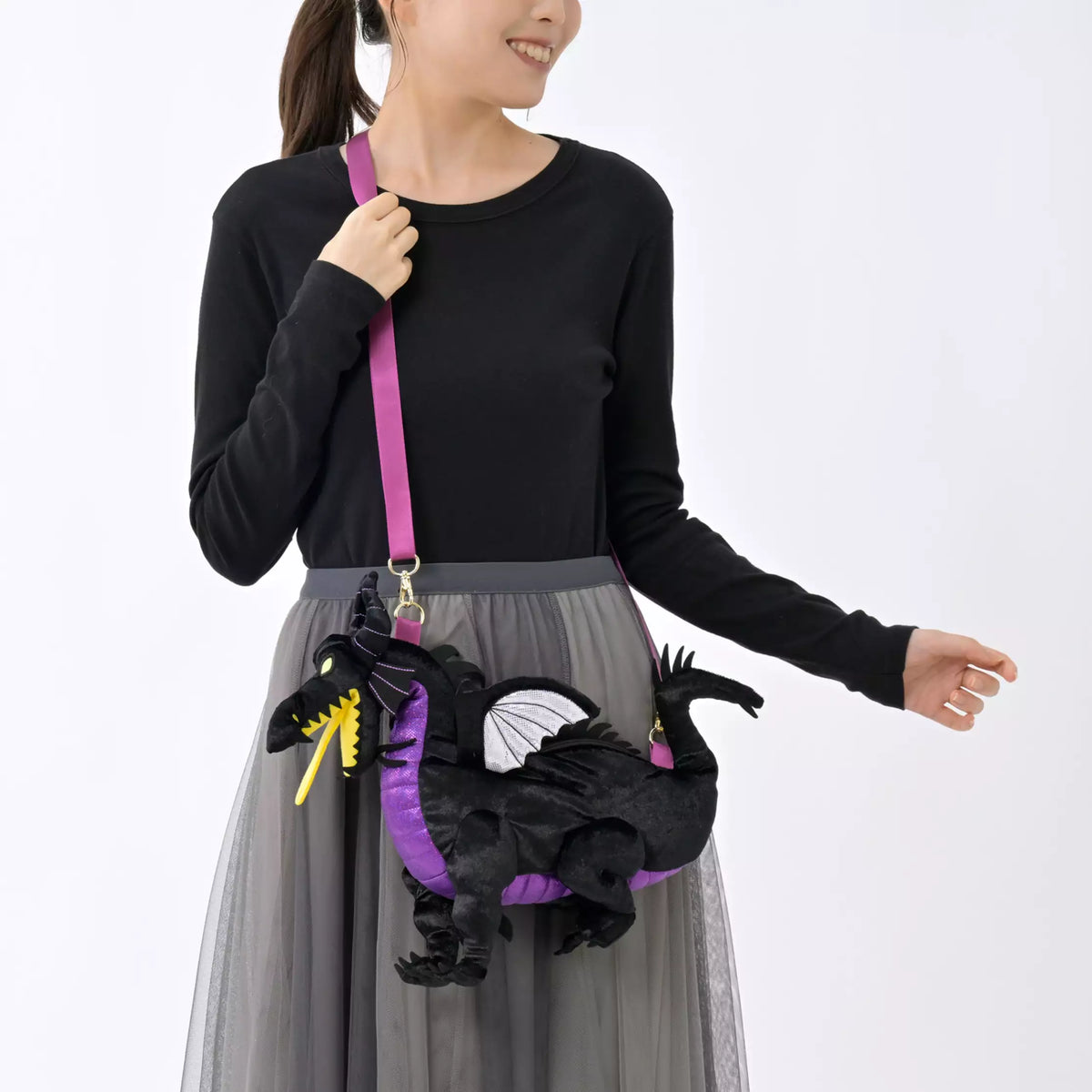 pochette peluche maléfique la belle au bois dormant disney store japon
